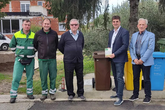 Prvi spremnik Dorijano Bažon i Valter Glavičić simbolično su uručili Đaniju Bubiću