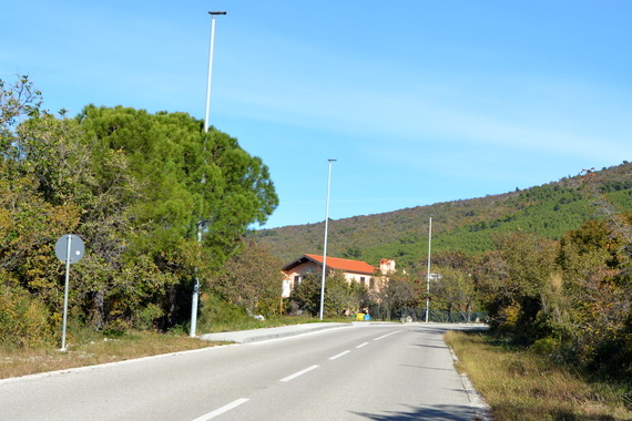 Postavljena nova Led rasvjeta, asfaltirana cesta za Trget