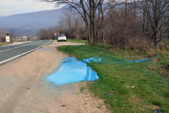 Tko je lokvu uz cestu prema Tunelu Učka obojio u plavo?