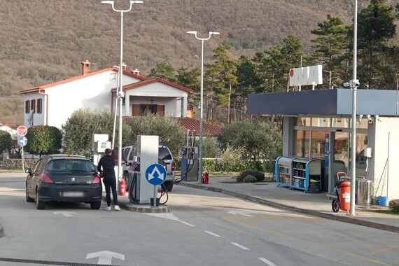 Benzinsku u Vozilićima ne bi trebalo bojkotirati, ovdje je gorivo višestruko jeftinije!