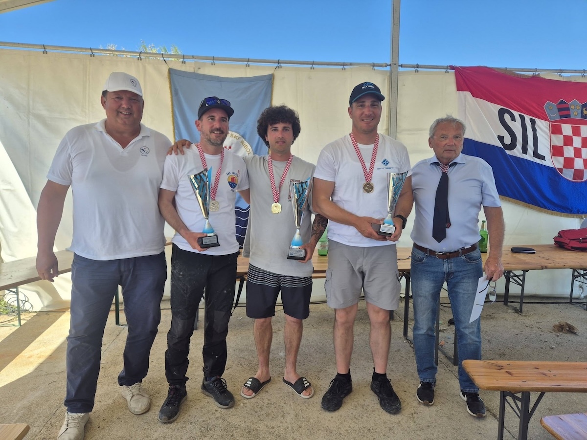 Delegat Ante Šuto, Marko Sikirić, Dilan Mileta, Ivan Galzina i sudac Robert Stermečki