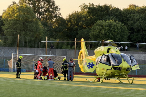 U prometnoj nesreći ozlijeđene dvije osobe, motociklist prevezen helikopterom u Rijeku
