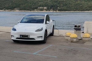 Tesla se napojio strujom na rivi u Rapcu