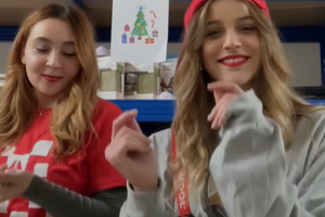 Rockwoolove pomoćnice Djeda Mraza spremaju poklone (video)