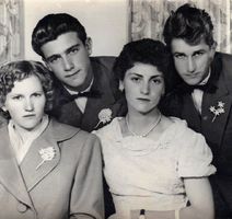 Fotografija s vjenčanja: Mario i Marija, njegova pok. sestra Anita Miletić i njezin pok. brat Bruno Miletić